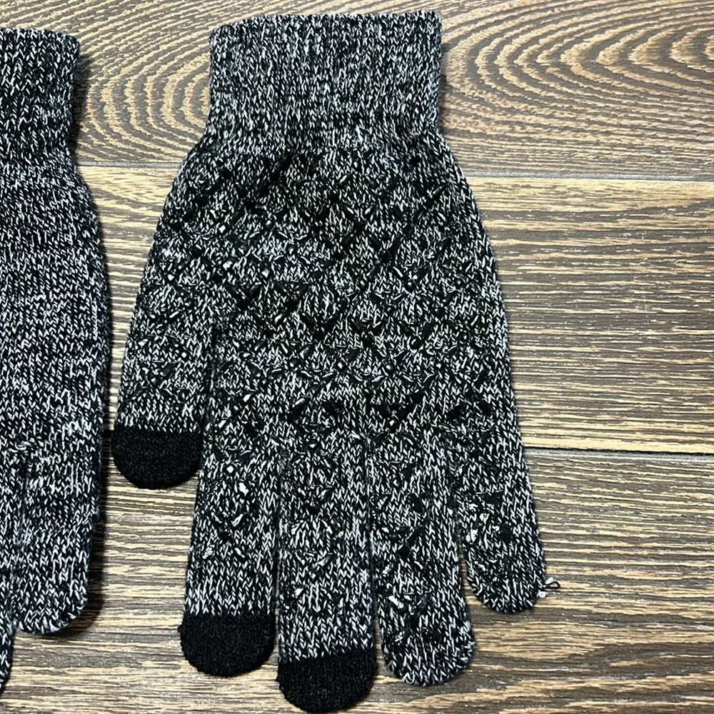 Black & White Knit Gloves With Grip‎ Woman’s Set of Two Winter Snow Ski